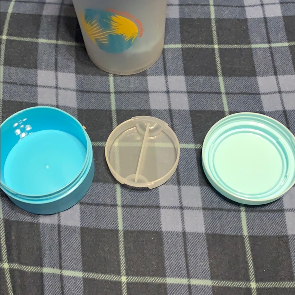 Shaker Bottle - Picture 6 of 6